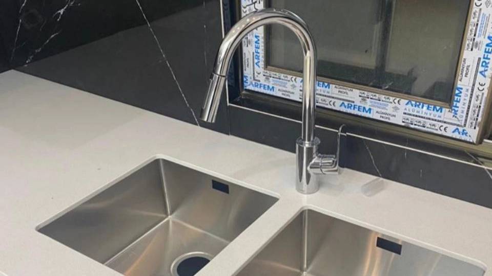 سنگ مصنوعی کورین چیست؟